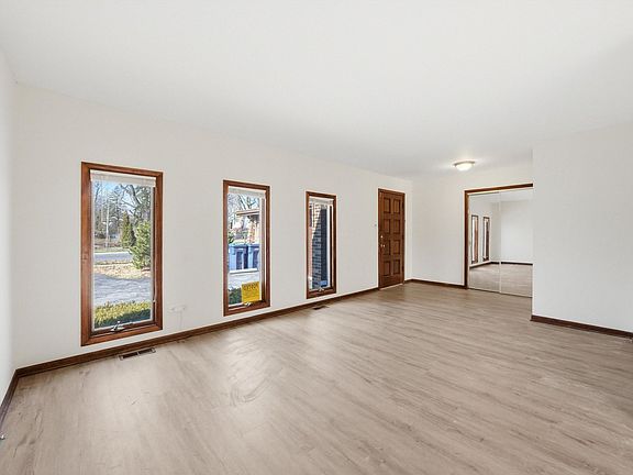 2nd image of 831 Violet Ln