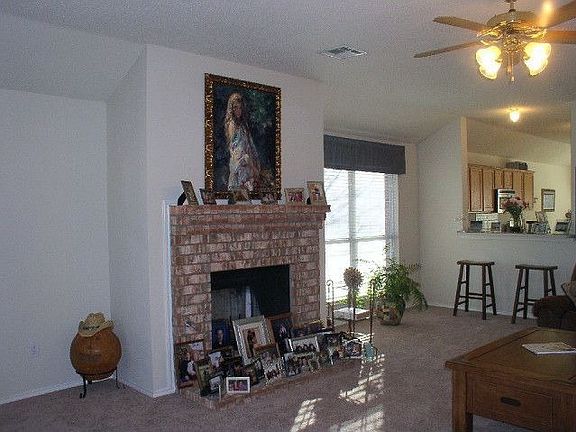 4th image of 2841 Goldfinch Dr