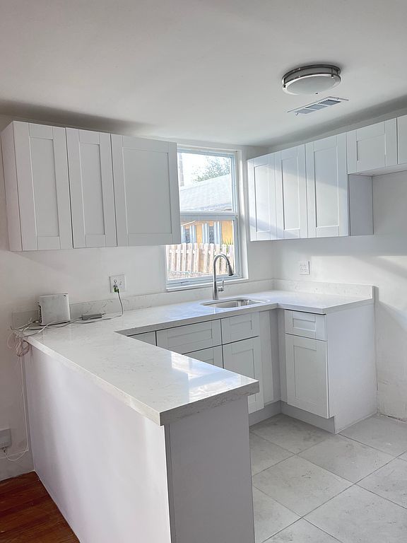 2129 NW 70th St - Property Image