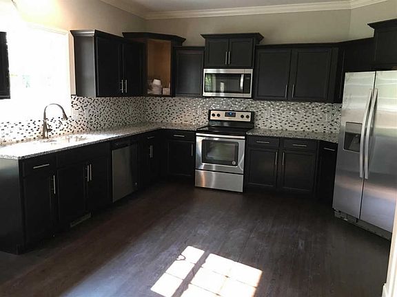 3rd image of 3568 Aurora Dr