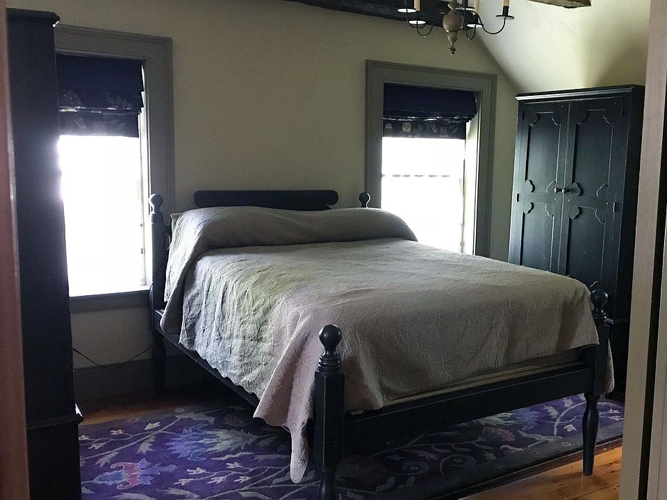 2nd image of 1849 Meadow Ln