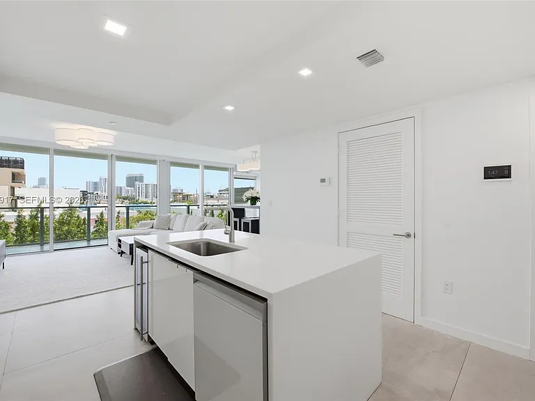 1201 20th St #410 — Photo 11