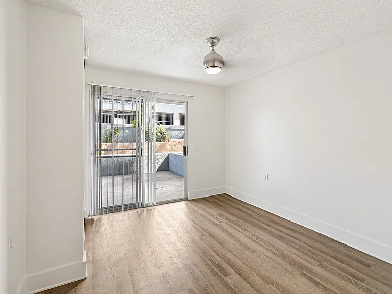 Oak Park Apartments — Photo 19