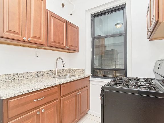 5th image of 735 W 172nd St APT B5
