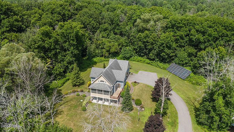 4th image of 12 Lakeshore Avenue