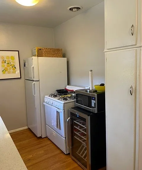 4820 Inglewood Blvd — Photo 3