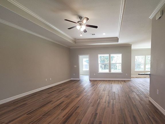 2nd image of 106 Oak St