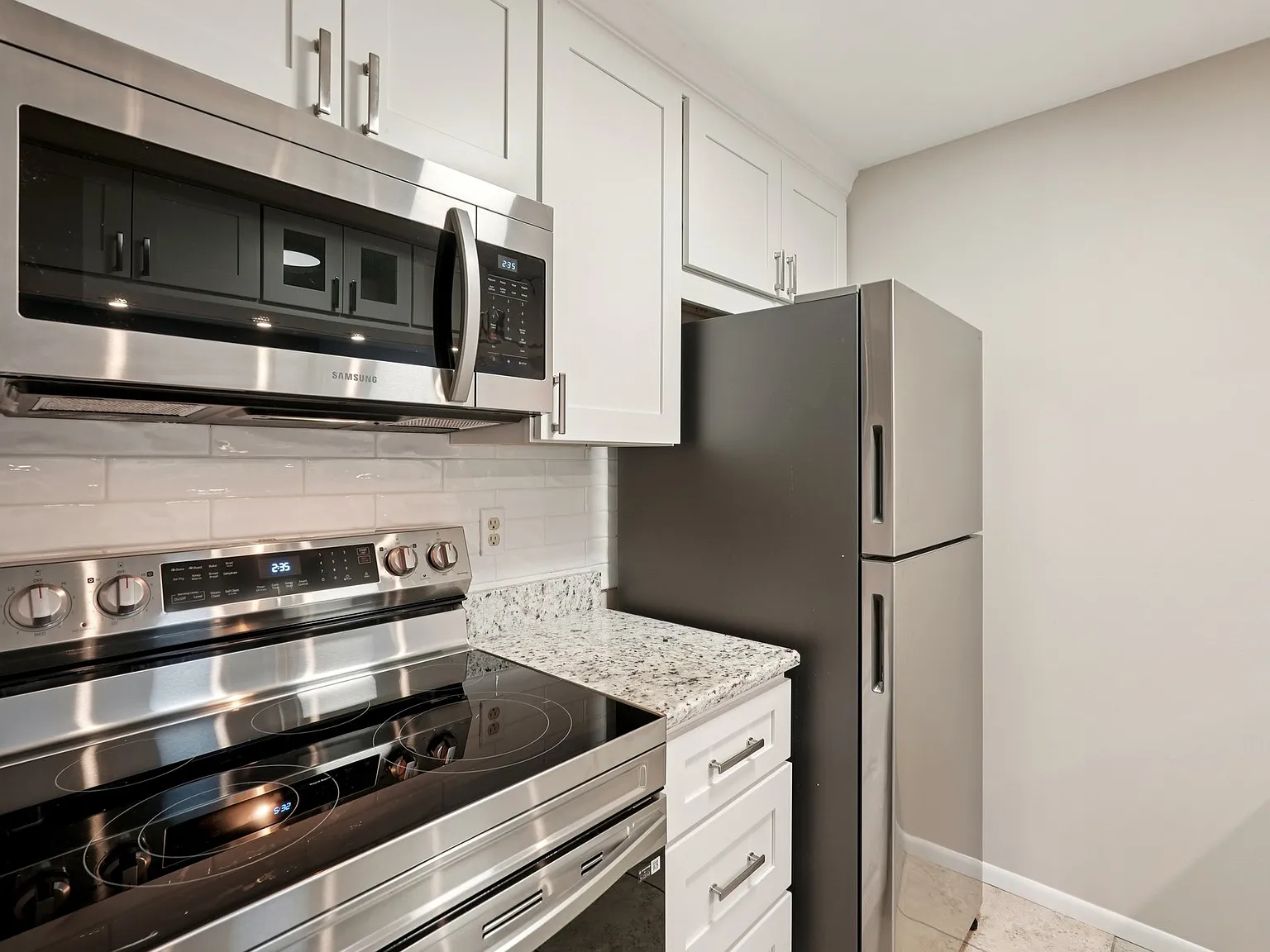 3265 Beneva Rd — Photo 3