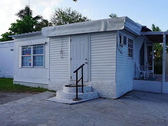 2nd image of 41 Peyton Pl