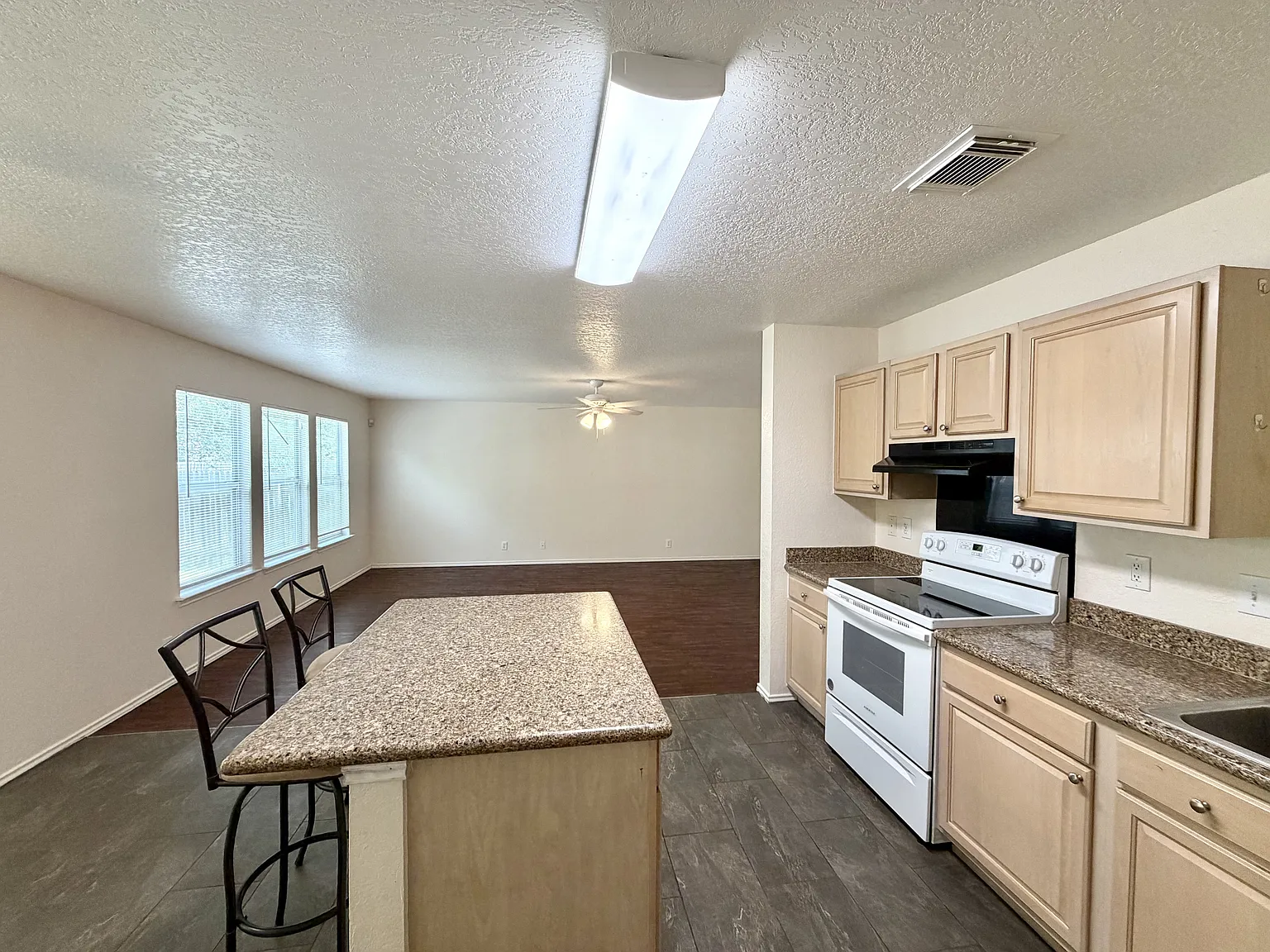 Copper Bluff 369 - 1 — Photo 4