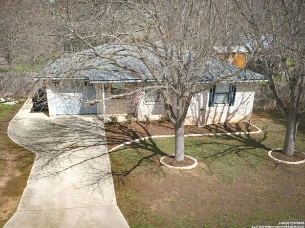 200 BUMBLE BEE DR, Ingram, TX 78025