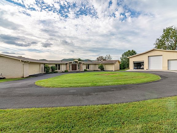 3rd image of 21113 Shepard Ln