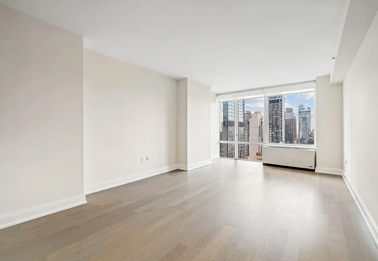 125 W 31st St #17B — Photo 3