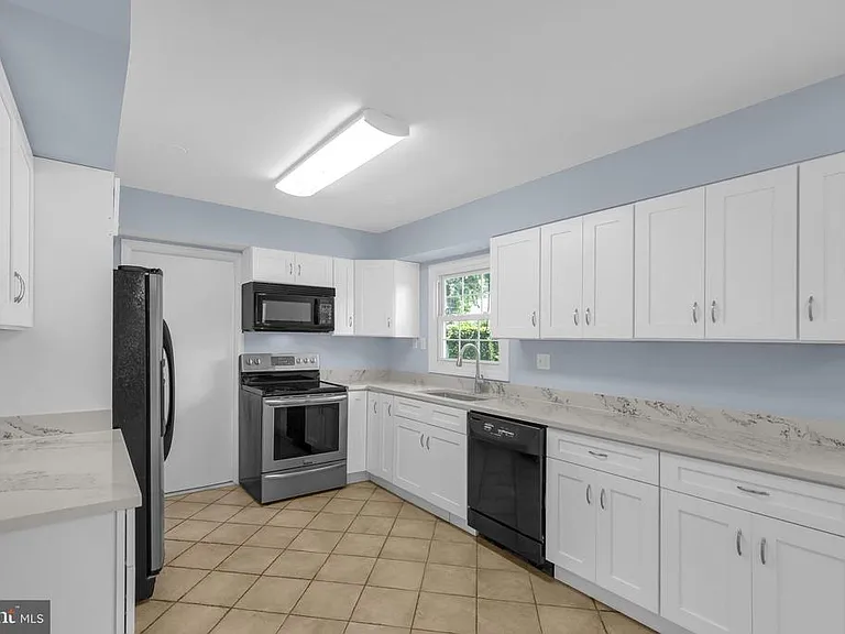 2807 Folsom Ln — Photo 14