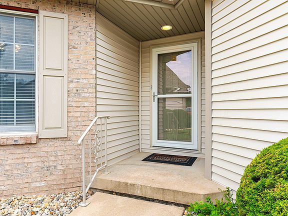 3rd image of 61 Fox Creek Ct