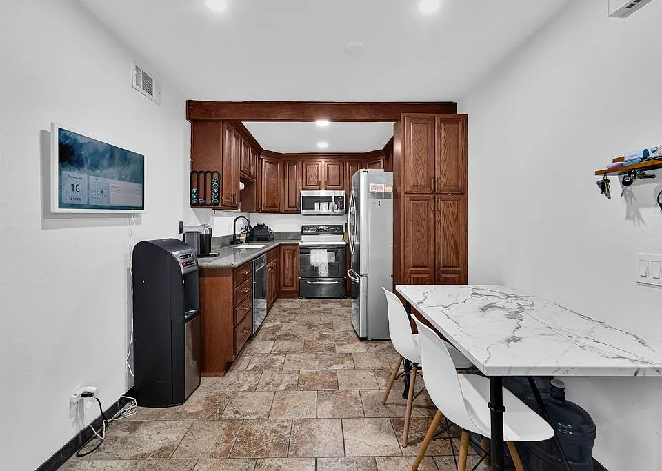 1256 Patricia Ave #15