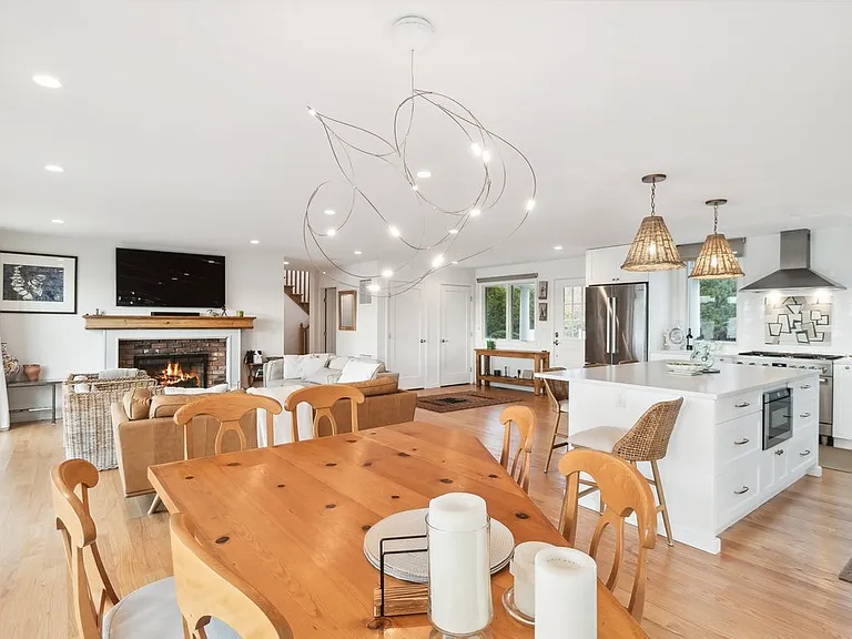 102 Mill Pond Ln — Photo 6