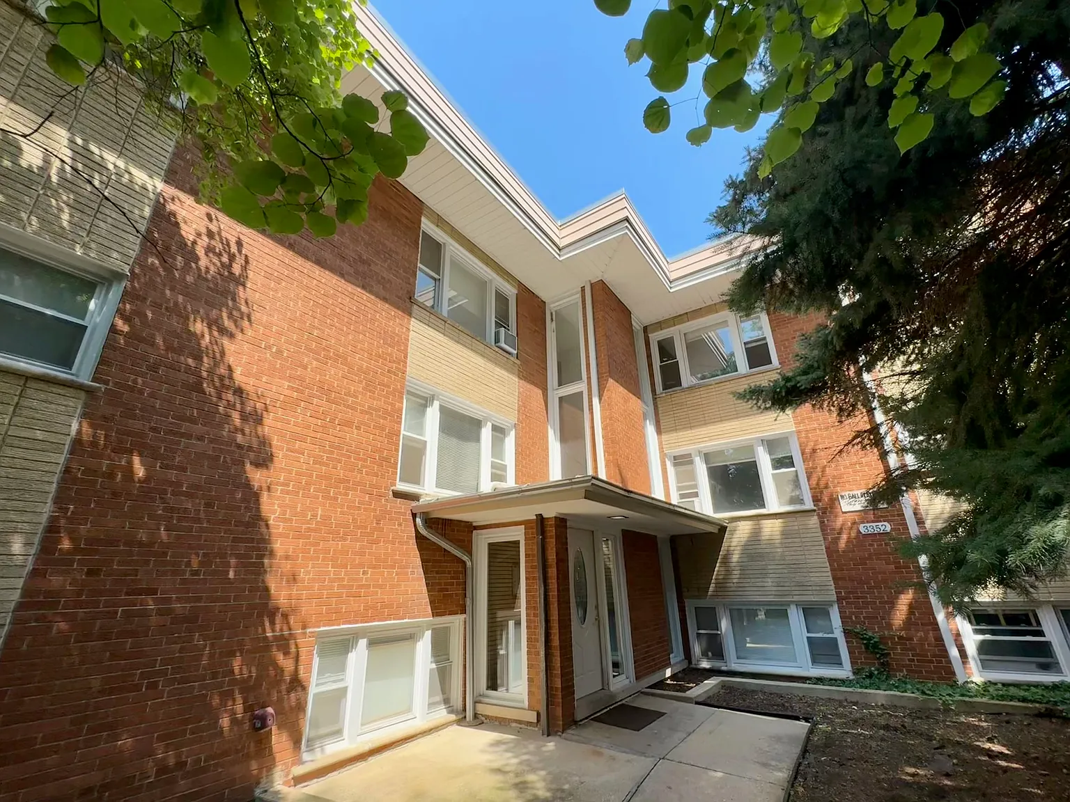 2 bed, 900 sqft, $1,750 — Photo 1