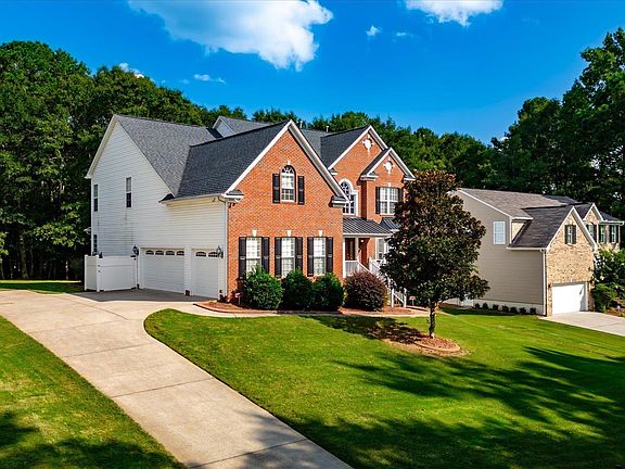 4th image of 133 Guilford Dr