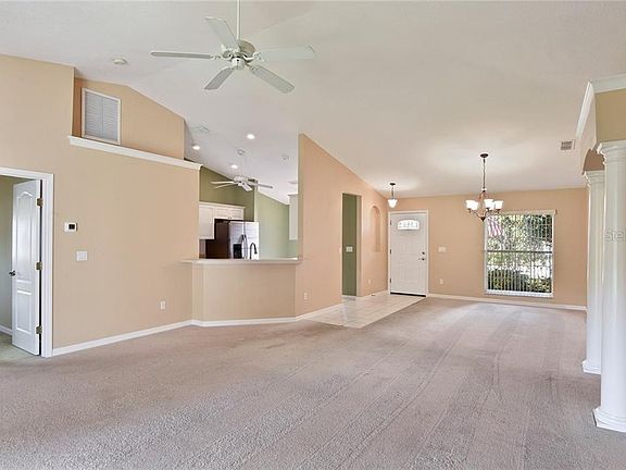 5th image of 553 Quail Woods Ct