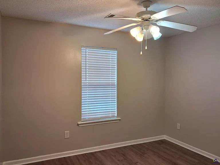 105 Monticello Dr — Photo 17