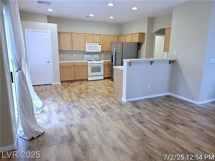 228 Friendly Ct — Photo 6