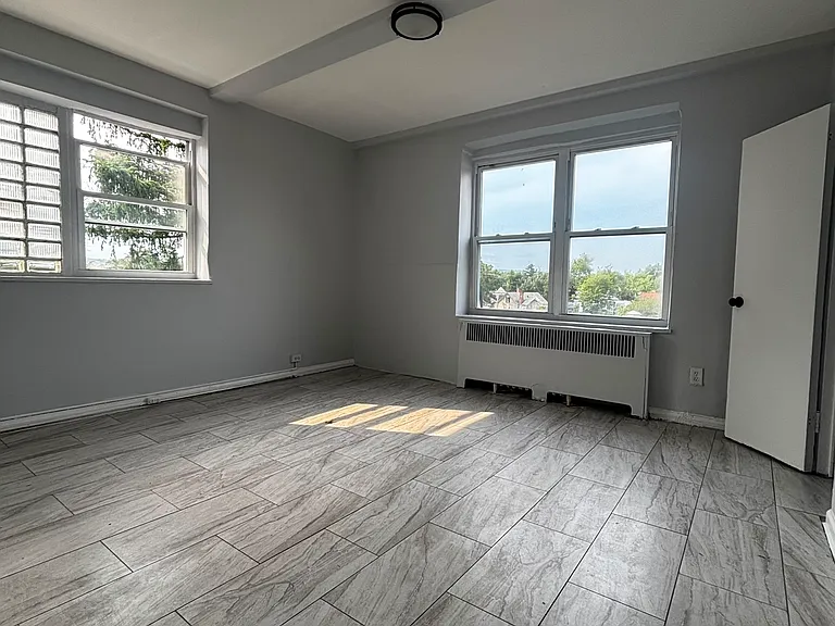 907 Park Ave #D21 — Photo 8