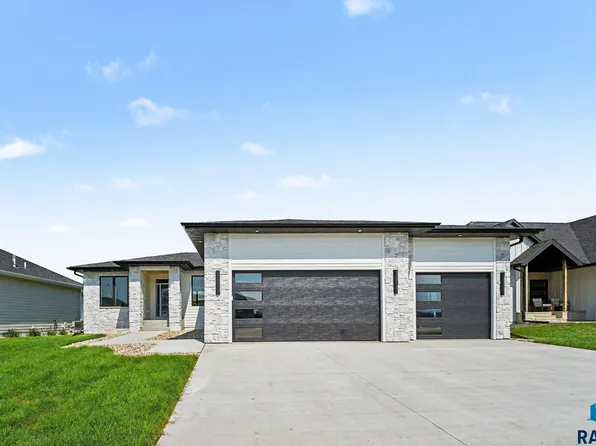5508 E Morningside Cir, Sioux Falls, SD 57110