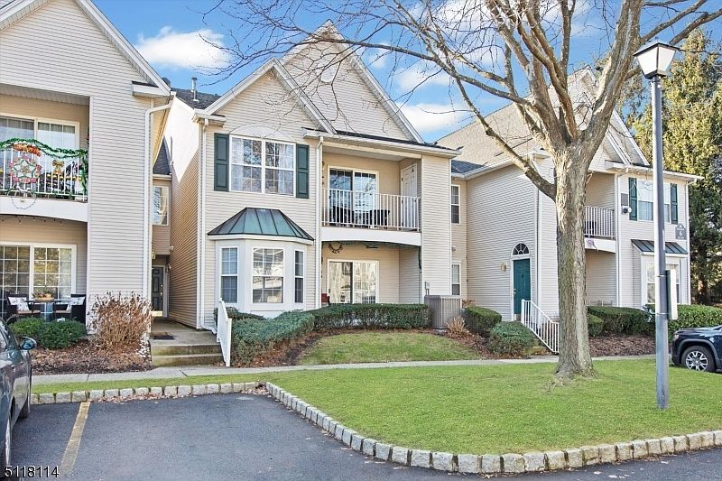 1st image of 176 Cambridge Ct