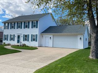 205 Windfield Ct, Wrightstown, WI 54180