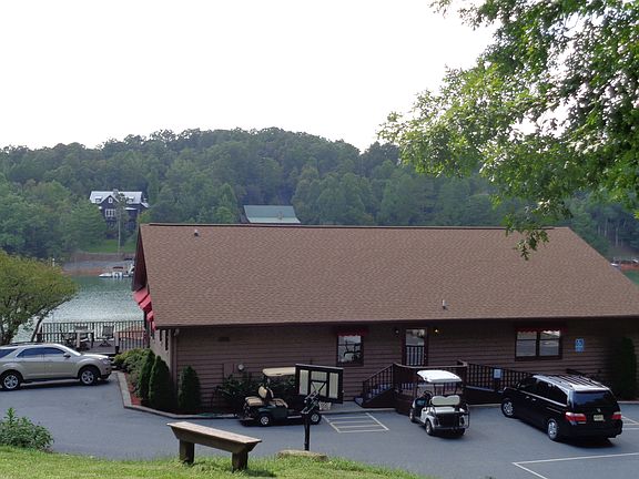 2nd image of 461 Rocky Cir