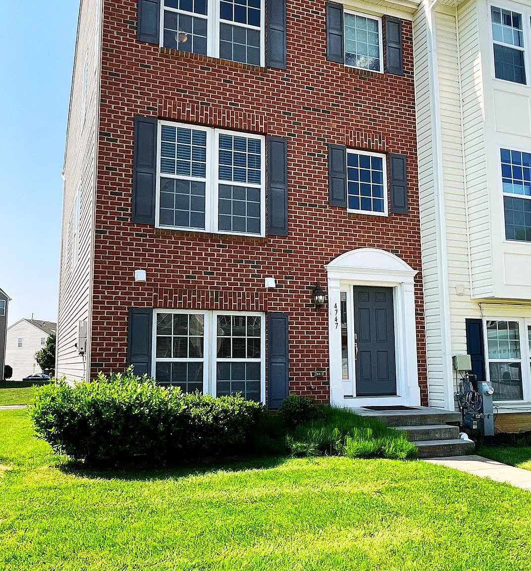 4 bed, 3.5 bath, 1860 sqft, $2,700 — Photo 1