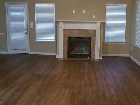 3rd image of 4306 Genevieve Dr
