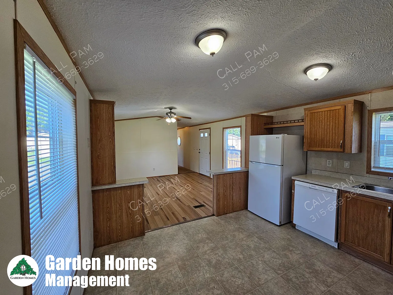 3 bed, 1.5 bath, 924 sqft, $1,425 — Photo 2