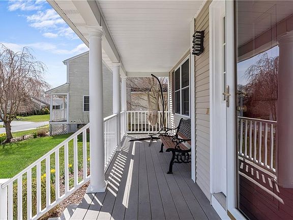 3rd image of 128 Birchwood Dr