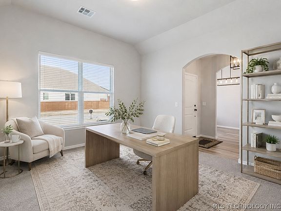 5th image of 2721 S 8th St E
