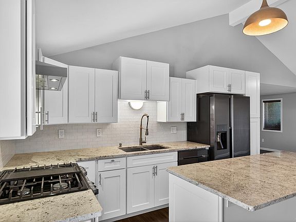5th image of 117 Darley Ave
