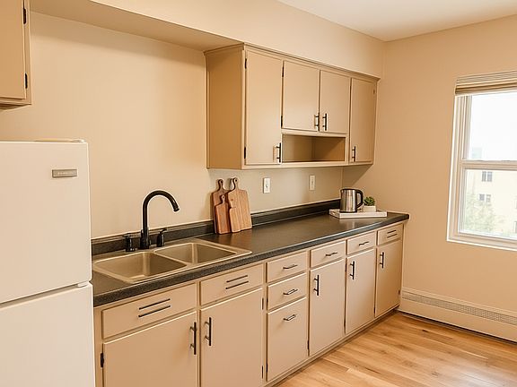 3rd image of 262 Birmingham St Unit 2