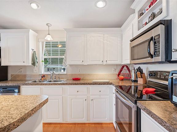 4th image of 38 Queen Of Waters St