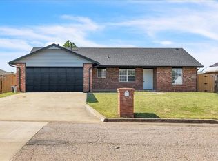 125 Meadows Ln, Shawnee, OK 74804
