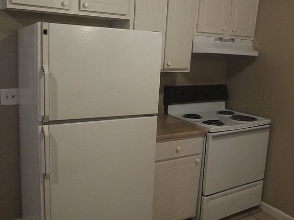 3rd image of 7205 Melrose Ln APT 24