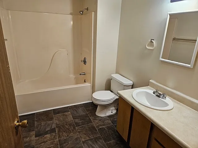 206 W Grand Ave — Photo 6