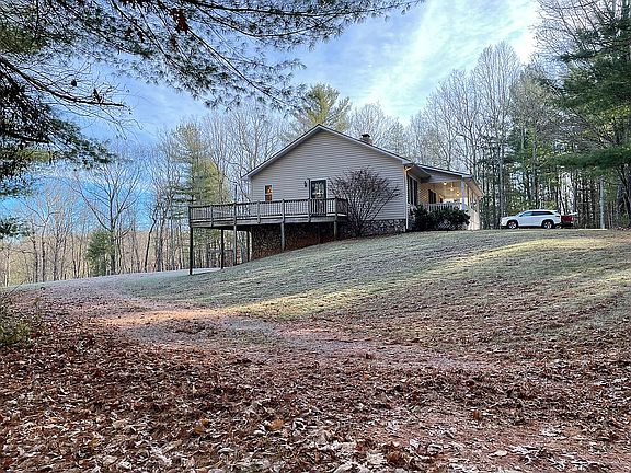 3rd image of 1384 Bakers Ridge Rd