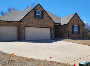 368 Cambridge Rd, Midwest City, OK 73130