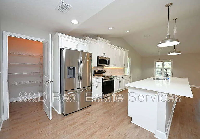 4435 Lake Hancock Rd — Photo 8