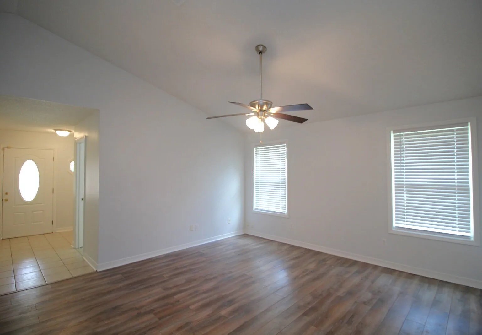 3 bed, 2.0 bath, 1430 sqft, $1,700 — Photo 3
