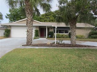 9616 Commodore Dr, Seminole, FL 33776