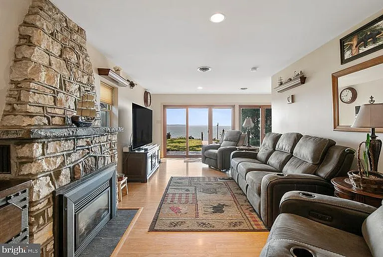 1348 Carpenters Point Rd — Photo 15