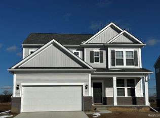 4594 Suttons Bay Ct, Milford, MI