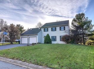 904 Gemstone Dr, Lancaster, PA
